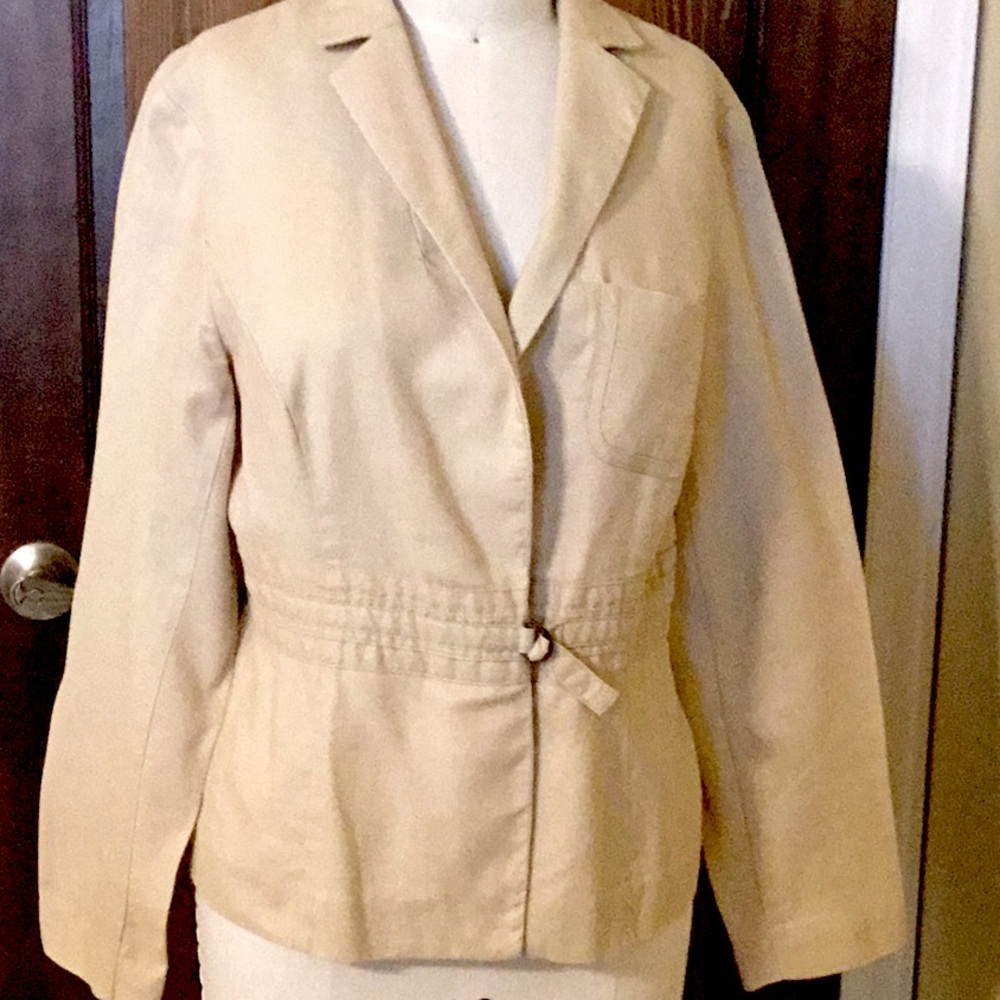 Bandolino Tan Tailored Blazer with Notched Lapels